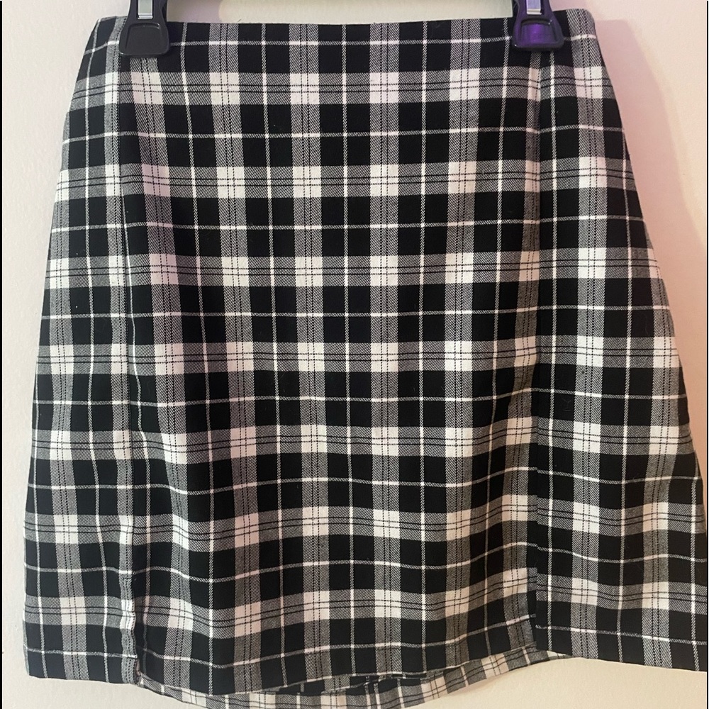 plaid skirt brandy melville (john galt)